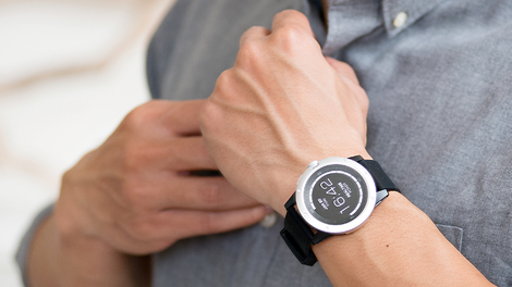 Illustration for article titled This Smartwatch Powered By Your Body Heat Never Needs Charging
